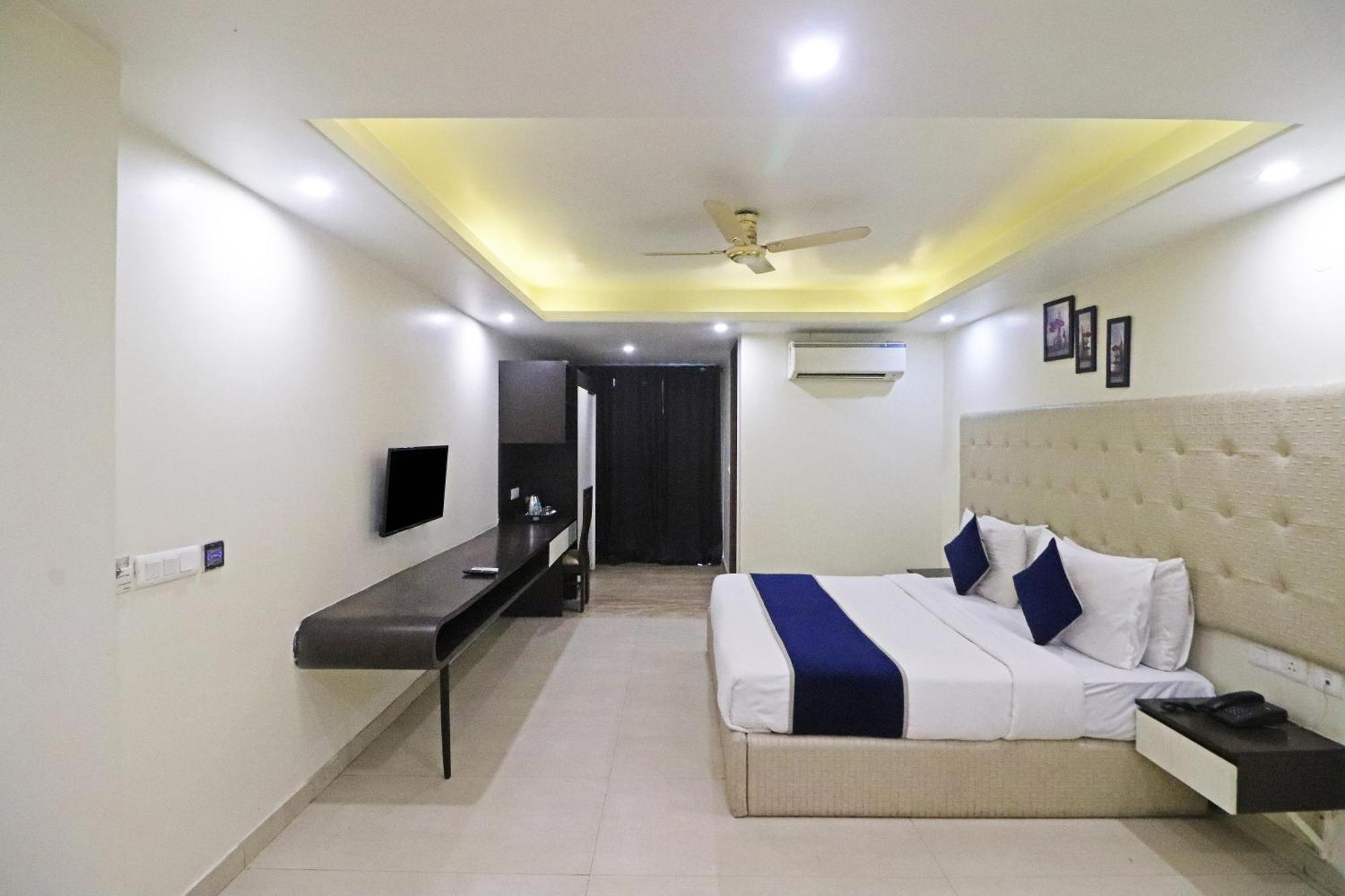 Hotel The Archer Artemis Hospital Road Sector 52 Gurgaon Eksteriør billede