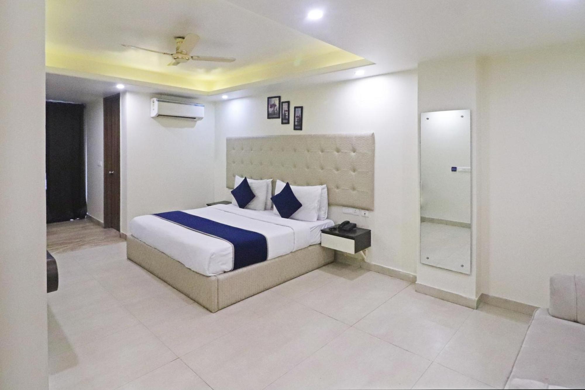 Hotel The Archer Artemis Hospital Road Sector 52 Gurgaon Eksteriør billede